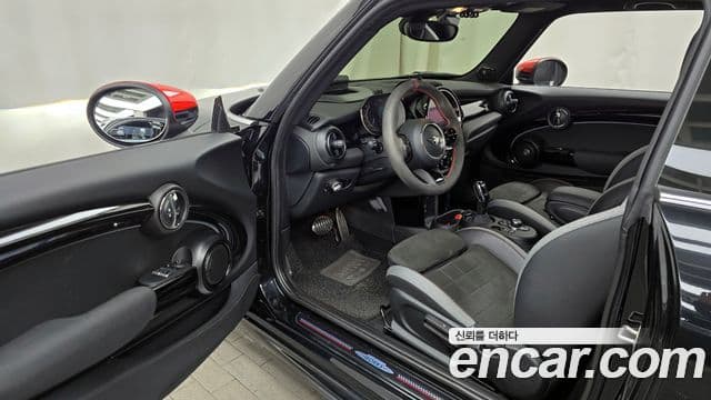 Mini Cooper S 2022 — Фото 10/20