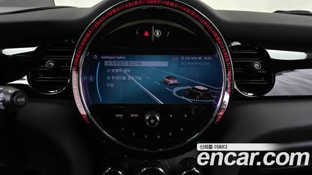 Mini Cooper S 2022 — Фото 16/20
