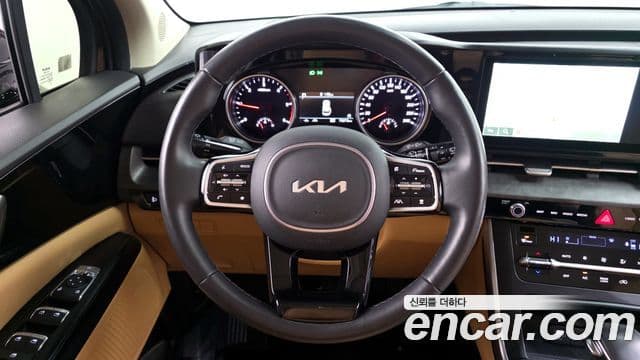 Kia Carnival 2023 — Фото 13/20