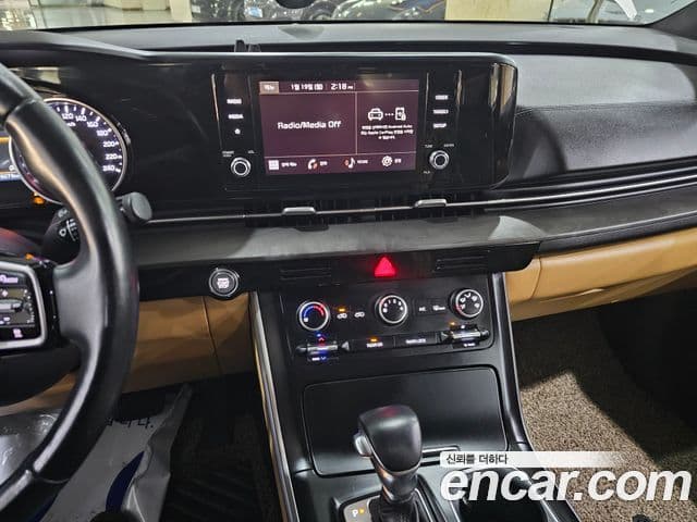 Kia Carnival 2021 — Фото 8/20