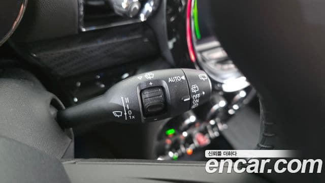 Mini Cooper Clubman 2020 — ფოტო 17/20