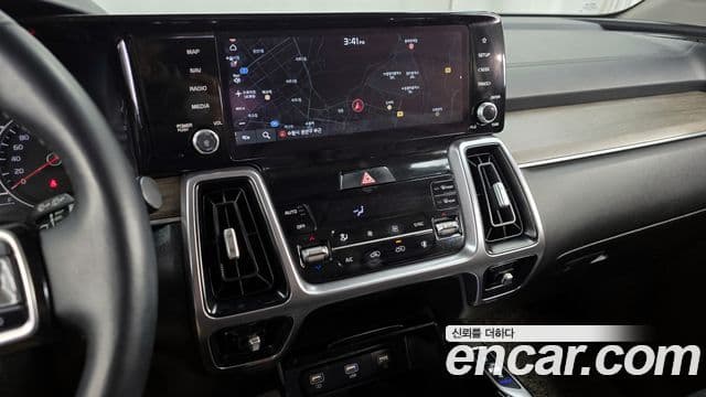 Kia Sorento 2021 — ფოტო 14/20