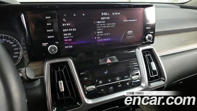 Kia Sorento 2021 — ფოტო 16/20