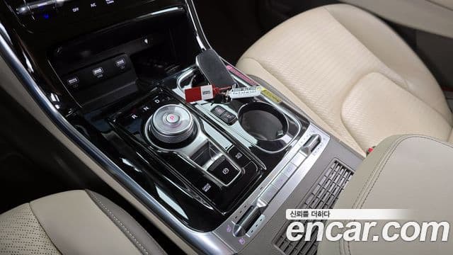 Kia Carnival 2021 — фото 8 из 20