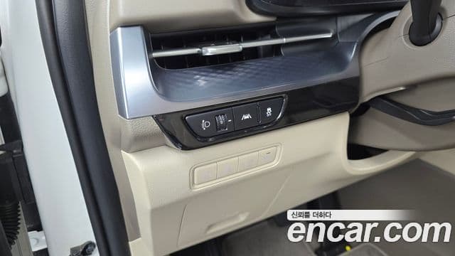 Kia Carnival 2021 — ფოტო 16/20