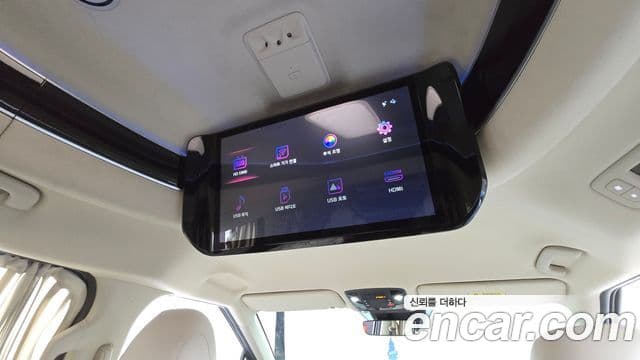 Kia Carnival 2021 — ფოტო 17/20