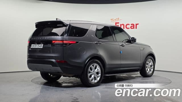 Land Rover Discovery 5 2018 — Şəkil 11/20