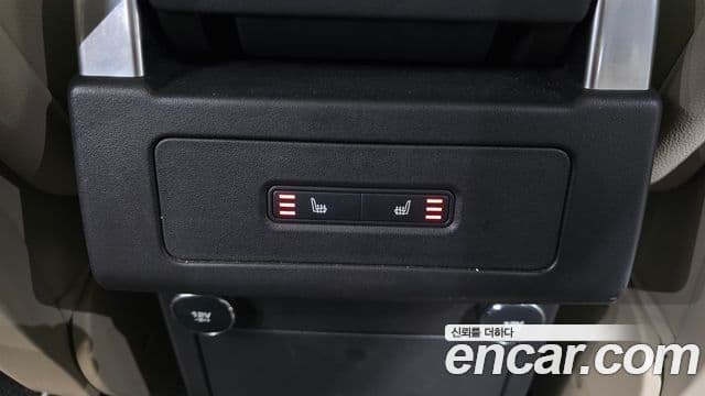 Land Rover Discovery 5 2018 — Şəkil 8/20