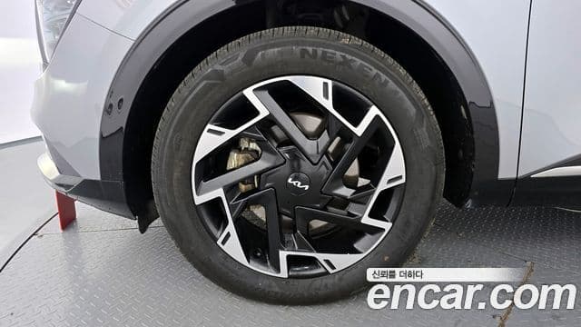Kia Sportage 2023 — ფოტო 5/20
