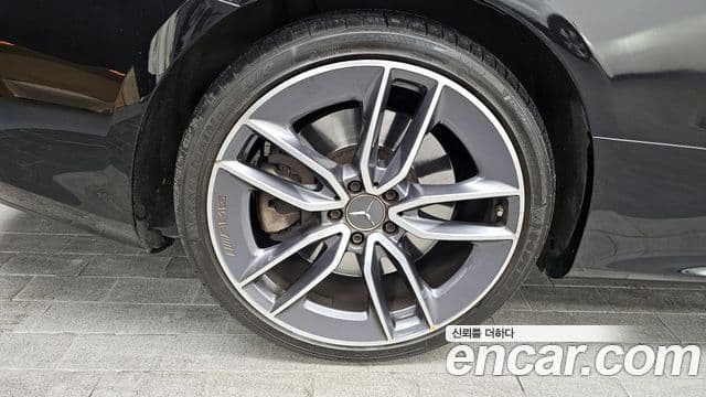Mercedes-Benz E-Class 2021 — Photo 10/20