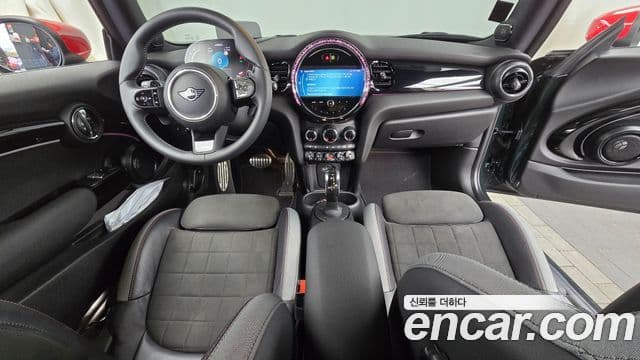 Mini Cooper S 2022 — Фото 10/20