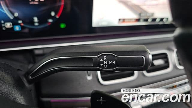 Mercedes-Benz GLS-Class 2022 — Photo 19/20