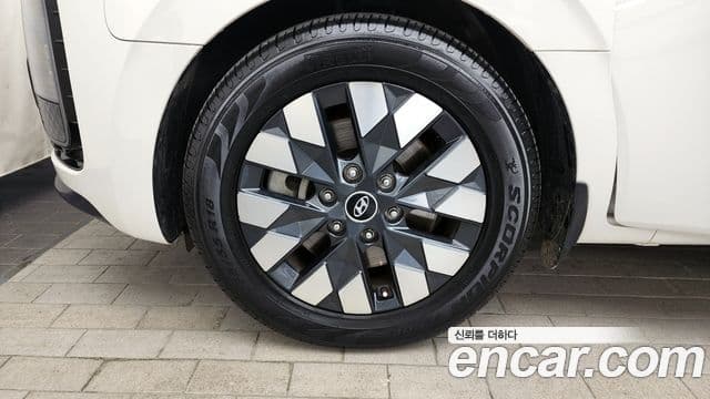Hyundai Staria 2022 — ფოტო 4/20