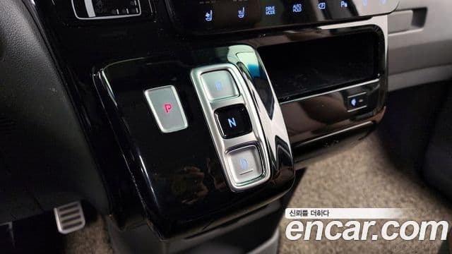 Hyundai Staria 2022 — ფოტო 7/20