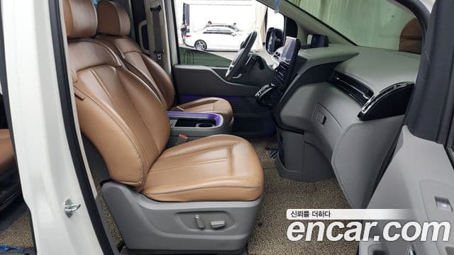 Hyundai Staria 2022 — ფოტო 11/20