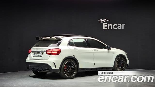 Mercedes-Benz GLA-Class 2018 — Şəkil 12/20