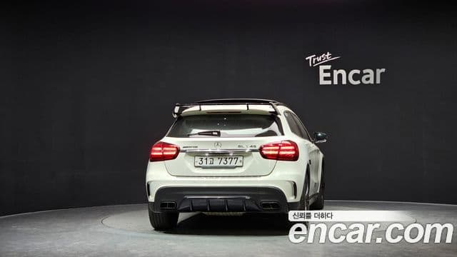 Mercedes-Benz GLA-Class 2018 — Şəkil 17/20