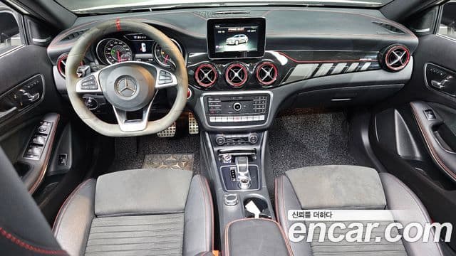 Mercedes-Benz GLA-Class 2018 — Şəkil 11/20