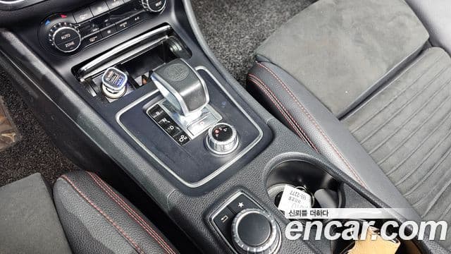 Mercedes-Benz GLA-Class 2018 — Şəkil 13/20