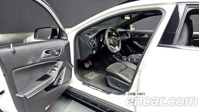 Mercedes-Benz GLA-Class 2018 — Şəkil 18/20