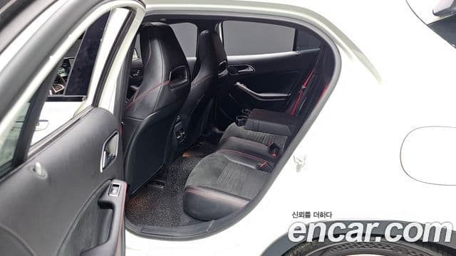 Mercedes-Benz GLA-Class 2018 — Şəkil 7/20