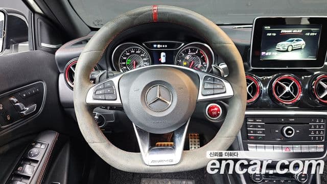 Mercedes-Benz GLA-Class 2018 — Şəkil 8/20