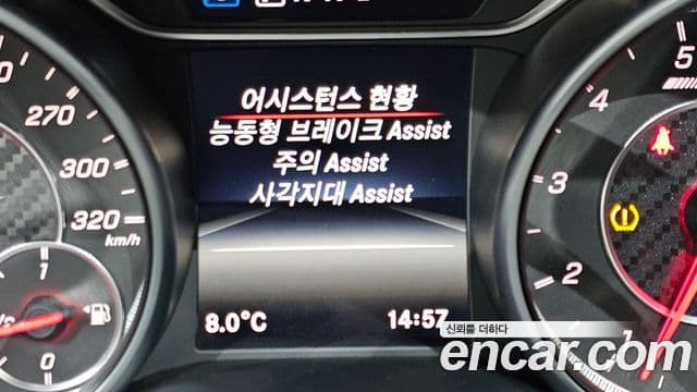 Mercedes-Benz GLA-Class 2018 — Şəkil 19/20