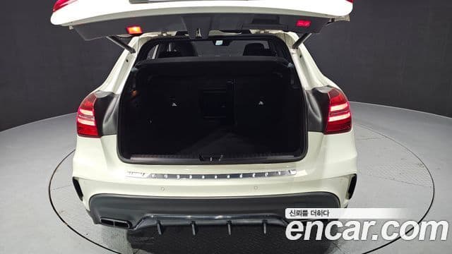 Mercedes-Benz GLA-Class 2018 — Şəkil 15/20