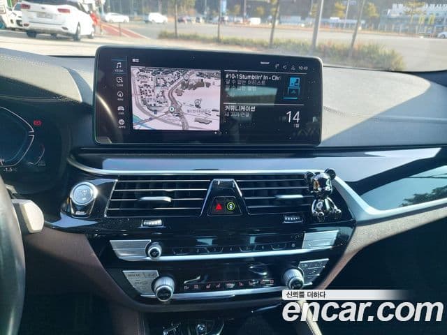 BMW 5 Series 2022 — Şəkil 13/20