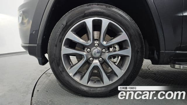 Jeep Grand Cherokee 2018 — ფოტო 5/20