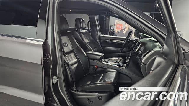Jeep Grand Cherokee 2018 — ფოტო 10/20