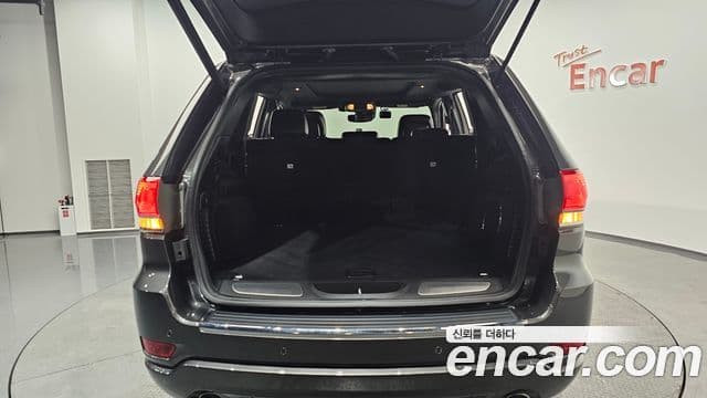 Jeep Grand Cherokee 2018 — ფოტო 20/20
