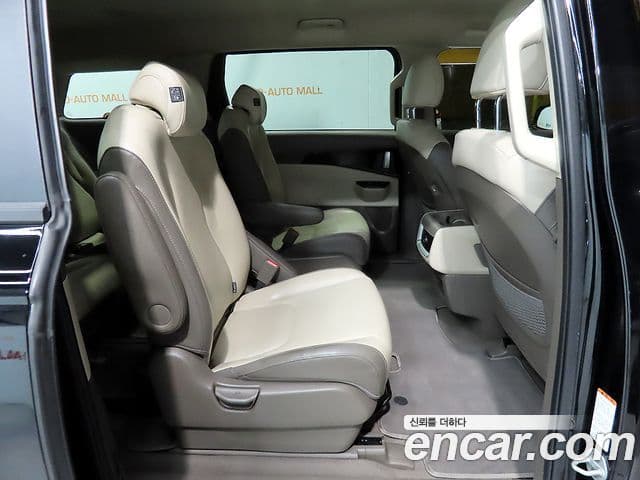 Kia Carnival 2021 — ფოტო 6/20
