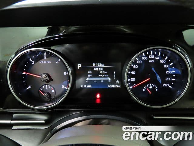 Kia Carnival 2021 — ფოტო 8/20