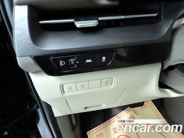 Kia Carnival 2021 — ფოტო 15/20