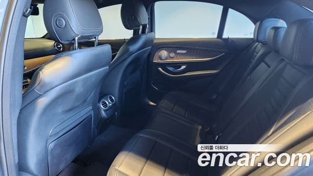 Mercedes-Benz E-Class 2023 — Şəkil 10/17