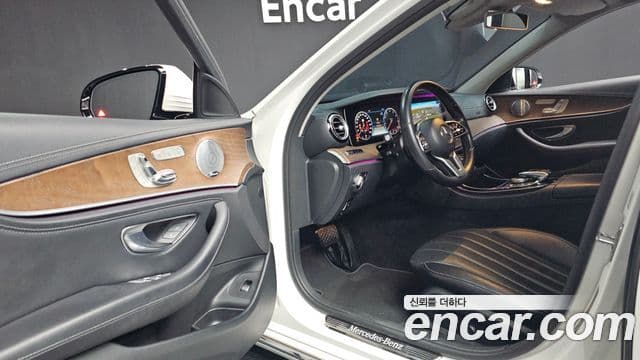 Mercedes-Benz E-Class 2018 — Şəkil 9/20