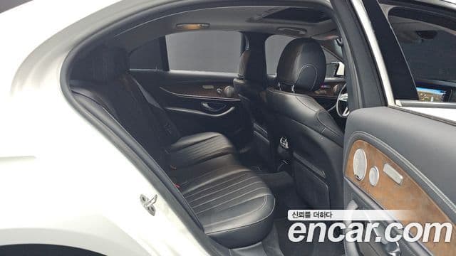 Mercedes-Benz E-Class 2018 — Şəkil 13/20