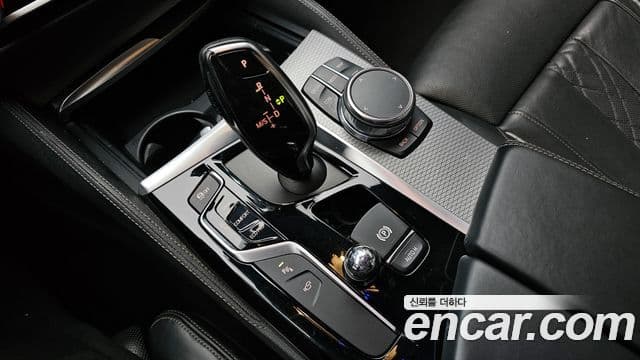 BMW 5 Series 2018 — Şəkil 9/20