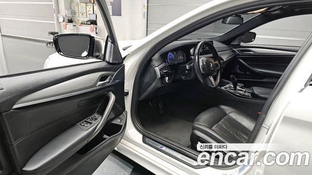 BMW 5 Series 2018 — Şəkil 10/20