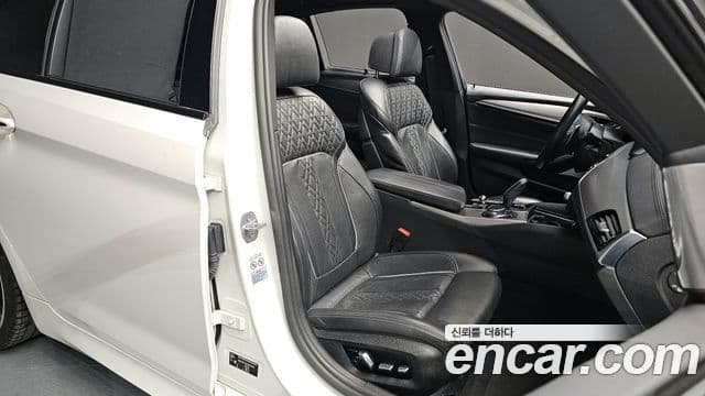 BMW 5 Series 2018 — Şəkil 12/20