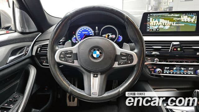BMW 5 Series 2018 — Şəkil 13/20