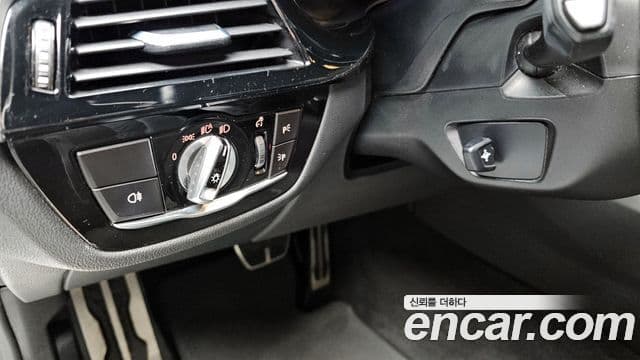 BMW 5 Series 2018 — Şəkil 14/20