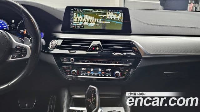 BMW 5 Series 2018 — Şəkil 19/20