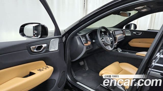Volvo XC60 2024 — Фото 10/20