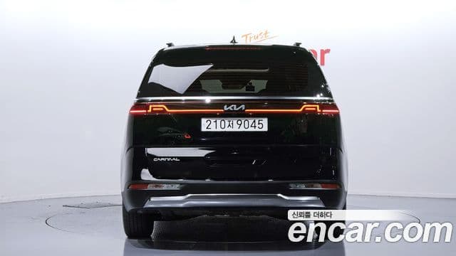 Kia Carnival 2023 — ფოტო 4/20