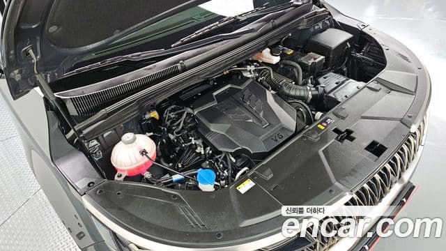 Kia Carnival 2023 — ფოტო 6/20