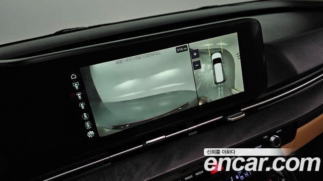 Kia Carnival 2023 — ფოტო 15/20