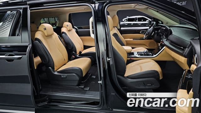 Kia Carnival 2023 — ფოტო 16/20