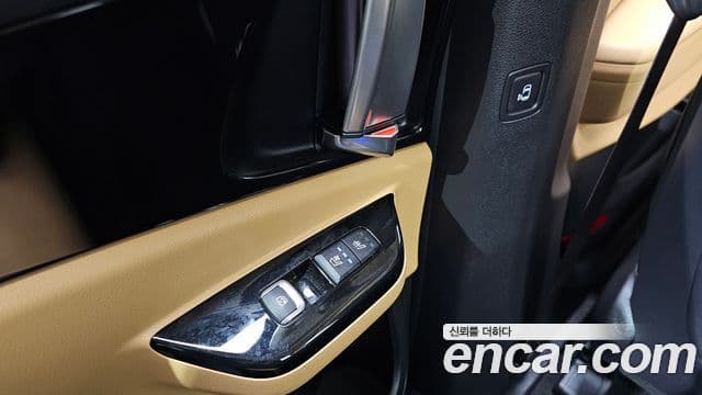 Kia Carnival 2023 — ფოტო 17/20
